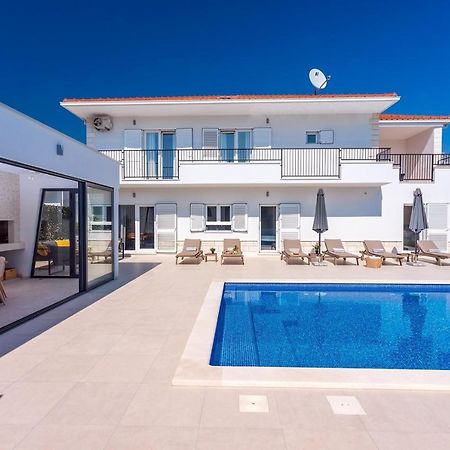 Villa Almic With Heated Pool, 5 Bedrooms, Gaming Room, A Multi-Use Playground Court Omiš Exterior foto