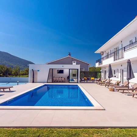 Villa Almic With Heated Pool, 5 Bedrooms, Gaming Room, A Multi-Use Playground Court Omiš Exterior foto