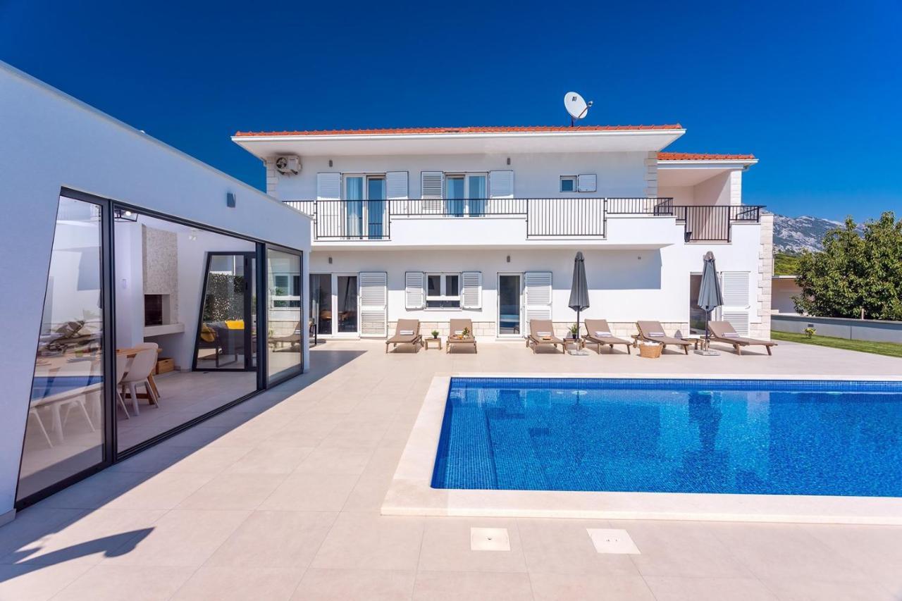 Villa Almic With Heated Pool, 5 Bedrooms, Gaming Room, A Multi-Use Playground Court Omiš Exterior foto