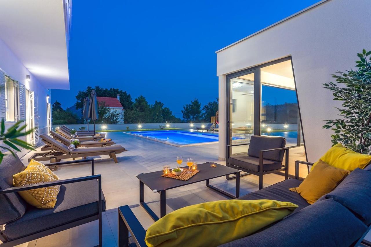 Villa Almic With Heated Pool, 5 Bedrooms, Gaming Room, A Multi-Use Playground Court Omiš Exterior foto