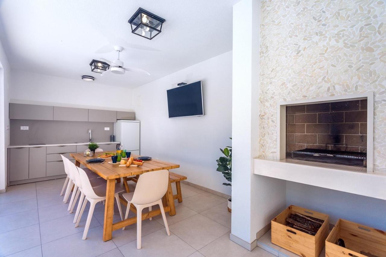 Villa Almic With Heated Pool, 5 Bedrooms, Gaming Room, A Multi-Use Playground Court Omiš Exterior foto