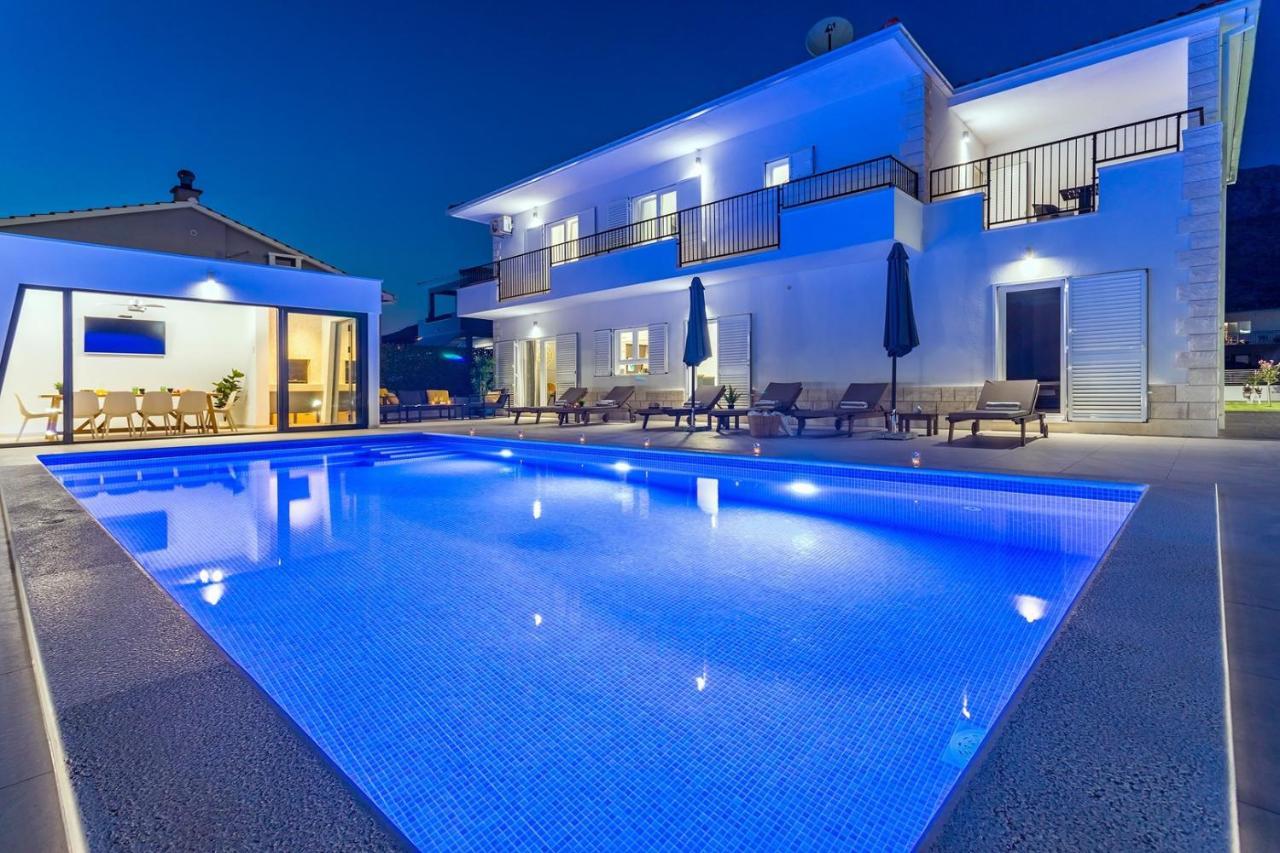 Villa Almic With Heated Pool, 5 Bedrooms, Gaming Room, A Multi-Use Playground Court Omiš Exterior foto