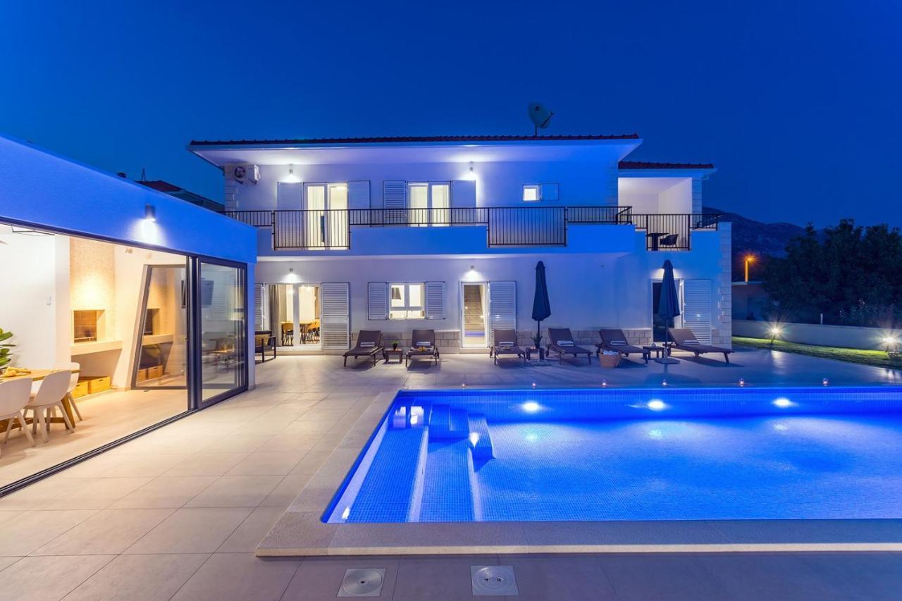 Villa Almic With Heated Pool, 5 Bedrooms, Gaming Room, A Multi-Use Playground Court Omiš Exterior foto