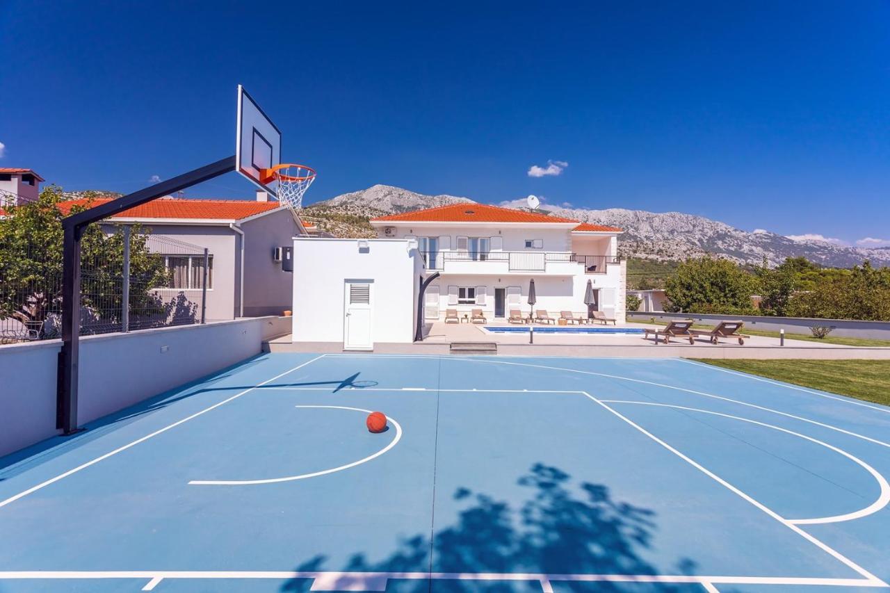 Villa Almic With Heated Pool, 5 Bedrooms, Gaming Room, A Multi-Use Playground Court Omiš Exterior foto