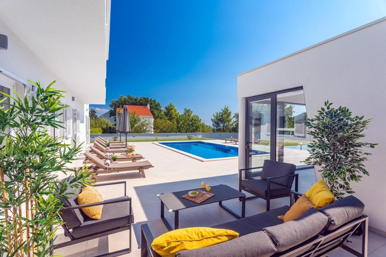 Villa Almic With Heated Pool, 5 Bedrooms, Gaming Room, A Multi-Use Playground Court Omiš Exterior foto
