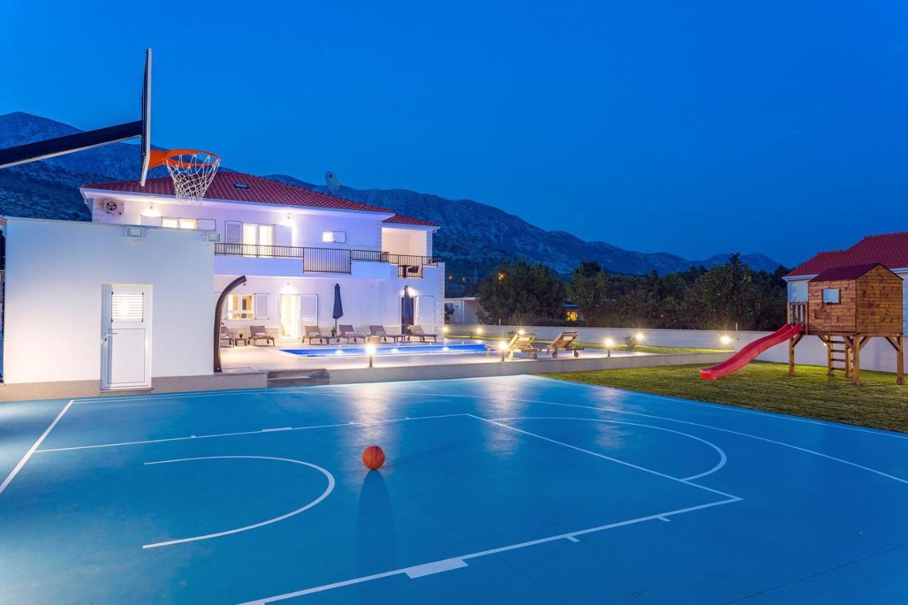 Villa Almic With Heated Pool, 5 Bedrooms, Gaming Room, A Multi-Use Playground Court Omiš Exterior foto