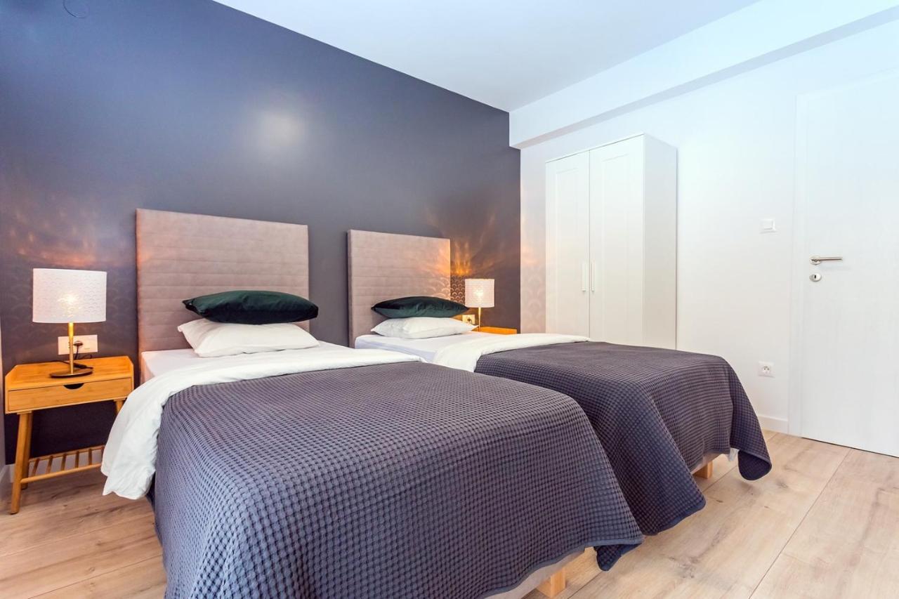 Villa Almic With Heated Pool, 5 Bedrooms, Gaming Room, A Multi-Use Playground Court Omiš Exterior foto