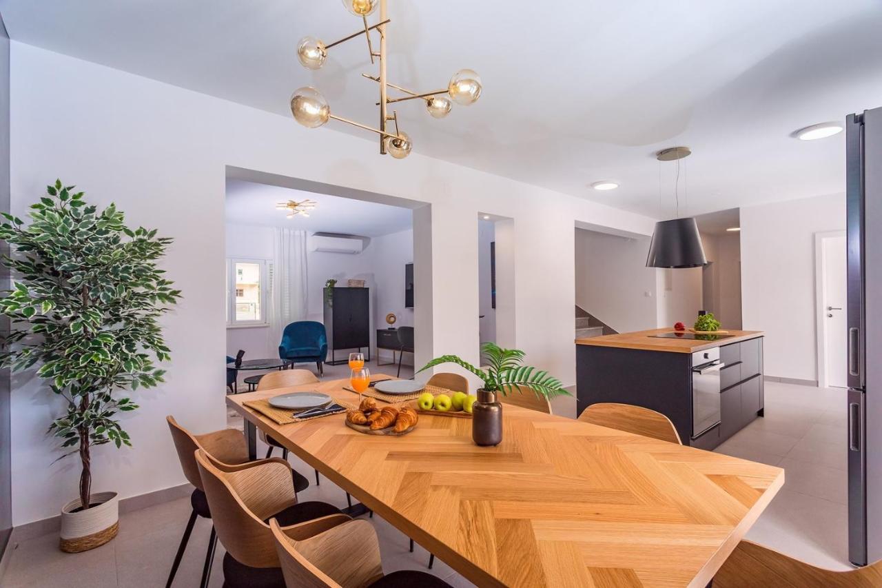 Villa Almic With Heated Pool, 5 Bedrooms, Gaming Room, A Multi-Use Playground Court Omiš Exterior foto