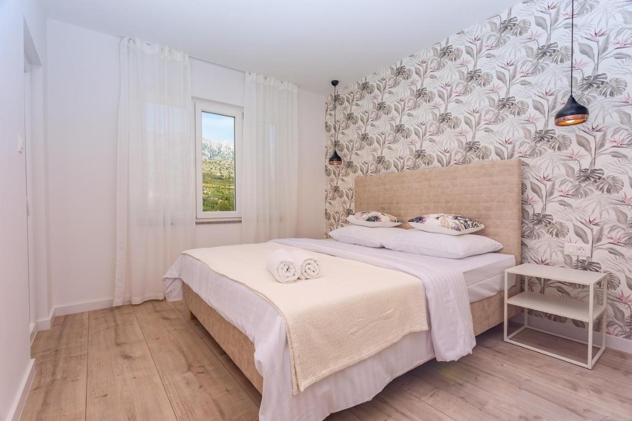 Villa Almic With Heated Pool, 5 Bedrooms, Gaming Room, A Multi-Use Playground Court Omiš Exterior foto