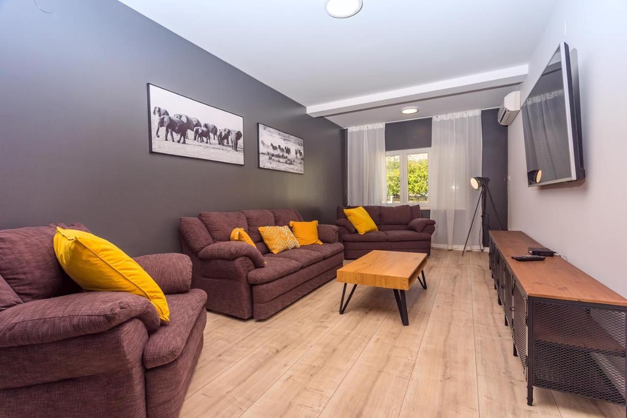 Villa Almic With Heated Pool, 5 Bedrooms, Gaming Room, A Multi-Use Playground Court Omiš Exterior foto