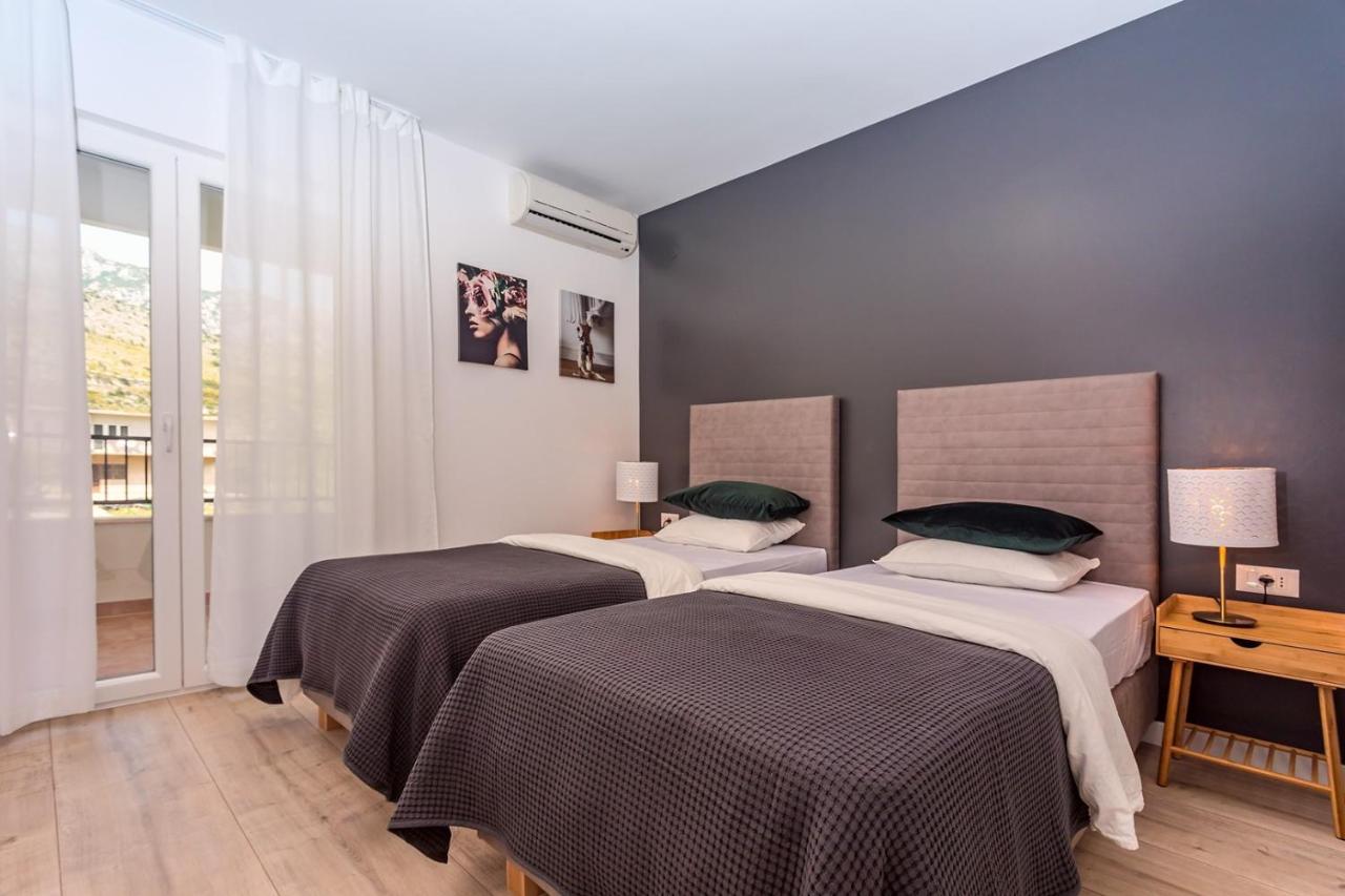 Villa Almic With Heated Pool, 5 Bedrooms, Gaming Room, A Multi-Use Playground Court Omiš Exterior foto