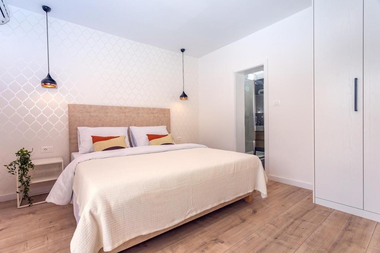 Villa Almic With Heated Pool, 5 Bedrooms, Gaming Room, A Multi-Use Playground Court Omiš Exterior foto